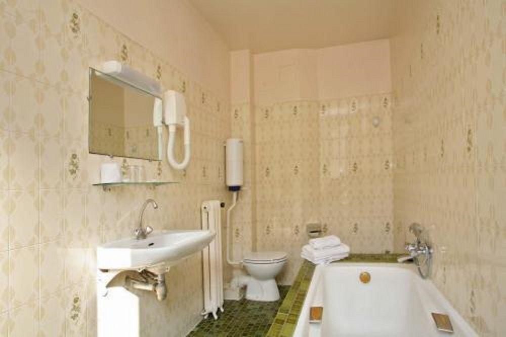 Hotel Lucien & Marinette ปารีส ภายนอก รูปภาพ